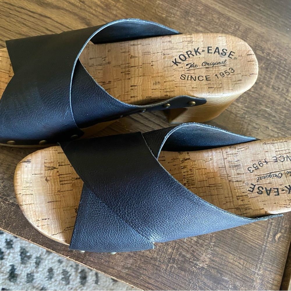 Kork ease slip on platform sandals. Gently used-
Like new.